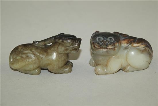 Two Chinese jade figures of mythical beasts, 18th / 19th century, 7cm